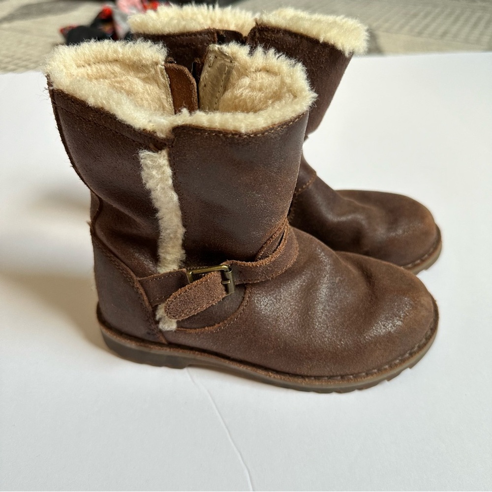 UGG Brown Boots with Sherpa lining